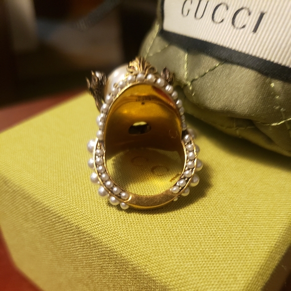 Authentic Gucci Faux Pearl Flower Cocktail Ring - Picture 6 of 8